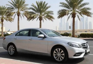 Reasons to Rent a Sedan in Dubai